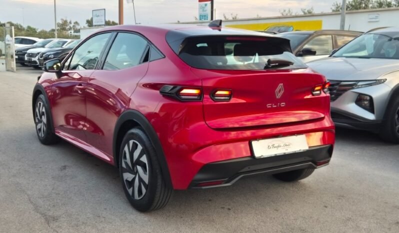 
								NEW RENAULT CLIO TCE EVOLUTION 2026 completo									