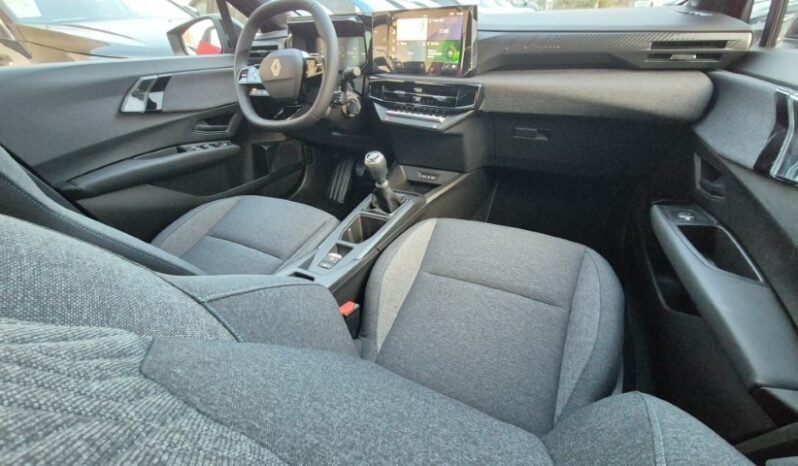 
								NEW RENAULT CLIO TCE EVOLUTION 2026 completo									