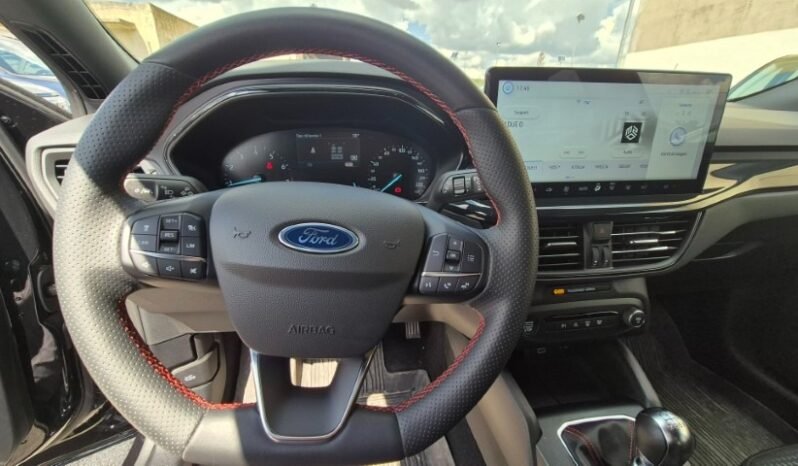 
								Ford Focus ECOBOOST HYBRID ST-LINE 2024 completo									