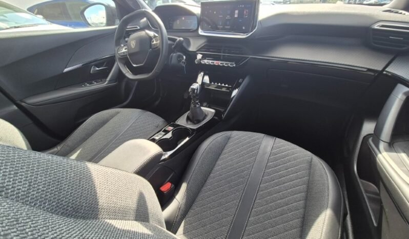 
								Peugeot 2008 ALLURE 2025 completo									