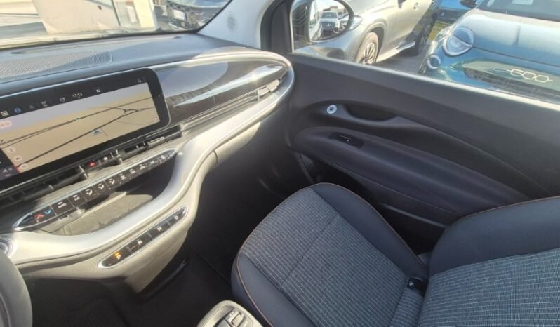 
								Fiat 500 ICON BERLINA 42KWH 2021 completo									