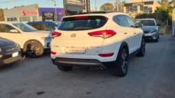 
										Hyundai TUCSON 4WD AUT. X-POSSIBLE TETTO APRIBILE 2017 completo									