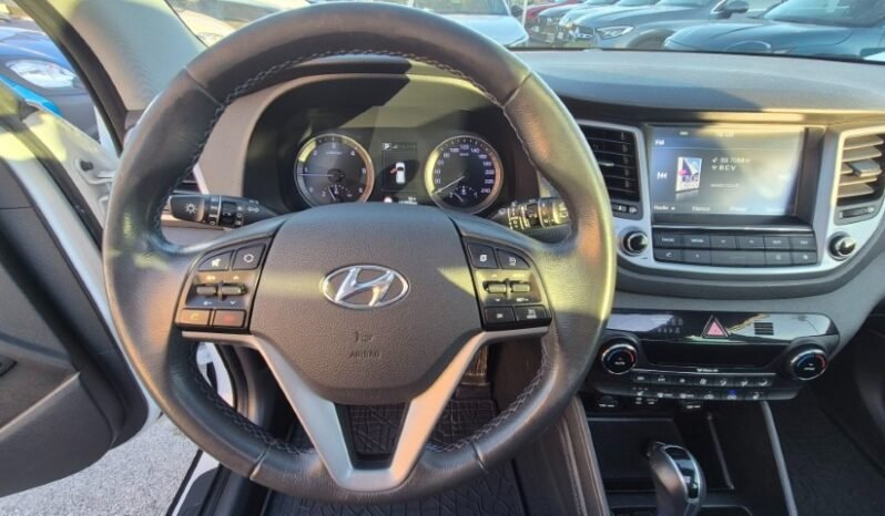 
								Hyundai TUCSON 4WD AUT. X-POSSIBLE TETTO APRIBILE 2017 completo									