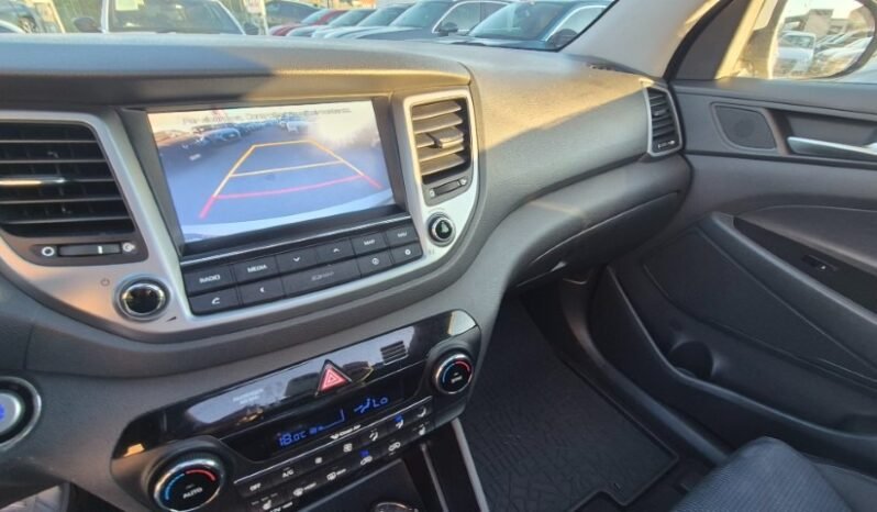 
								Hyundai TUCSON 4WD AUT. X-POSSIBLE TETTO APRIBILE 2017 completo									