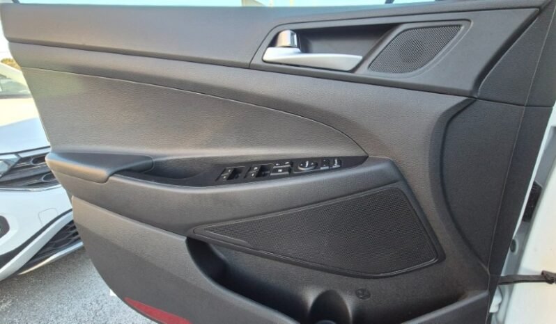 
								Hyundai TUCSON 4WD AUT. X-POSSIBLE TETTO APRIBILE 2017 completo									