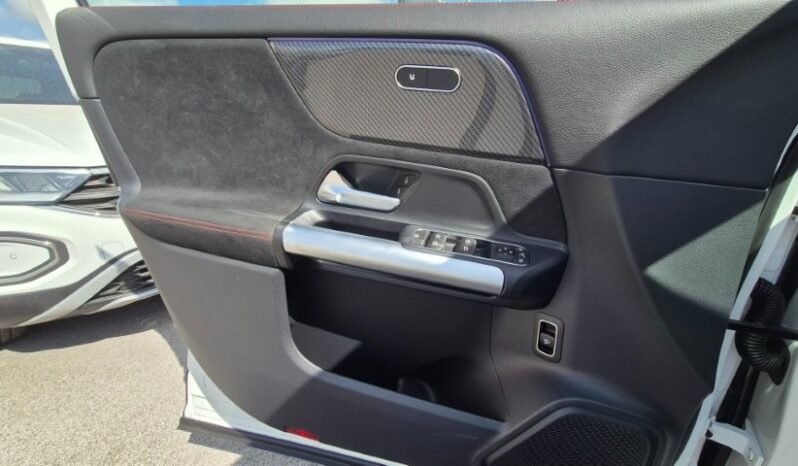 
								Mercedes GLA 200D PREMIUM (AMG) 2024 completo									