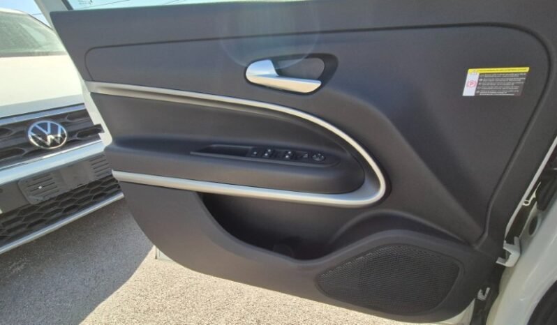 
								Jeep AVENGER TURBO SUMMIT 2024 completo									