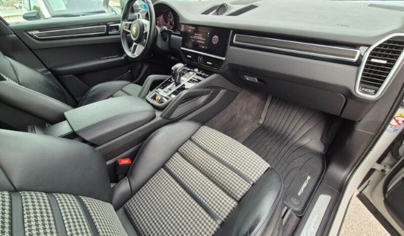 
								Porsche CAYENNE V6 PLATINIUM EDITION 2022 completo									