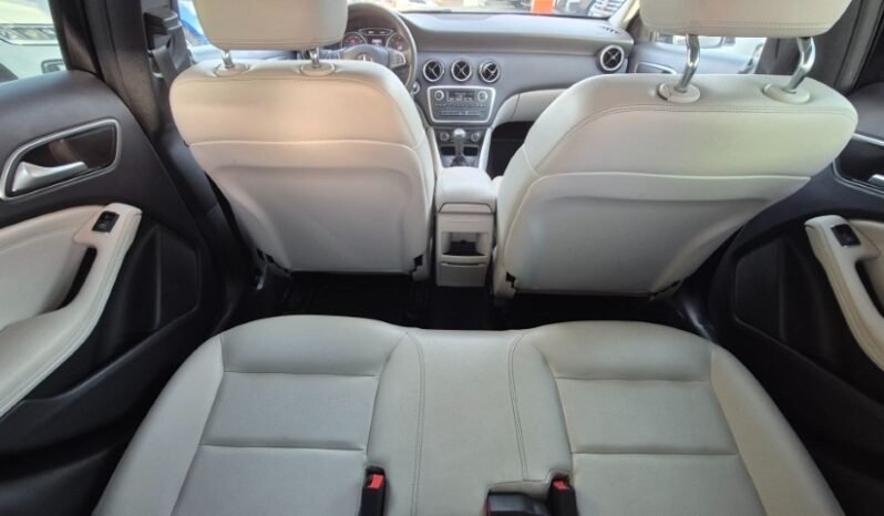 
								Mercedes A 180D 2016 completo									