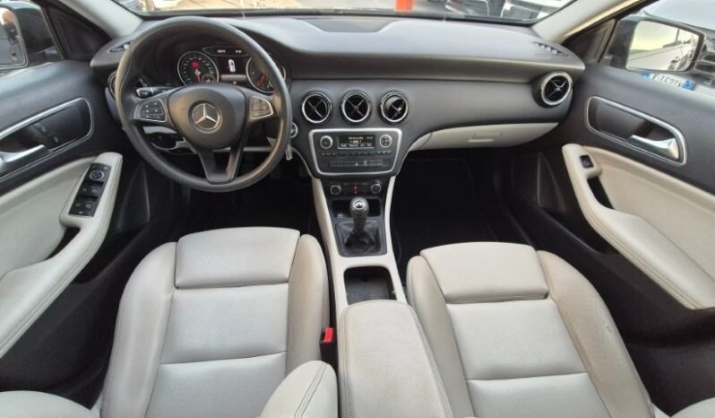 
								Mercedes A 180D 2016 completo									