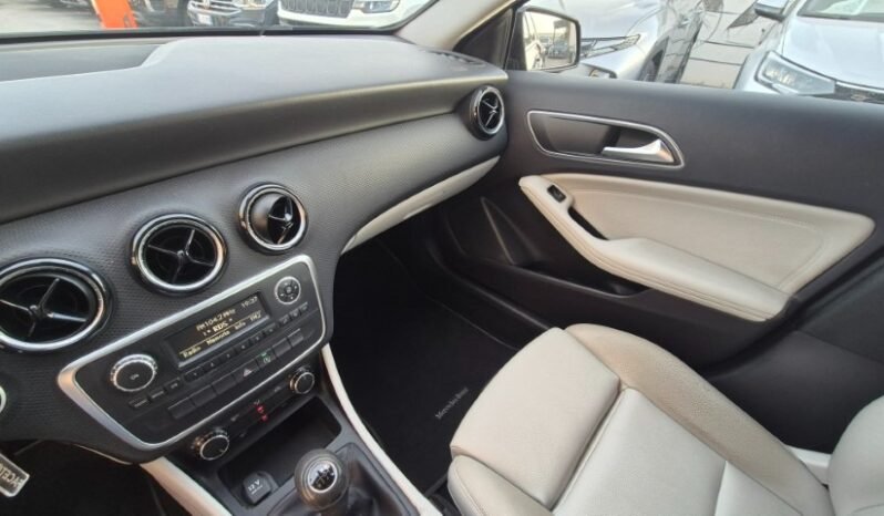 
								Mercedes A 180D 2016 completo									