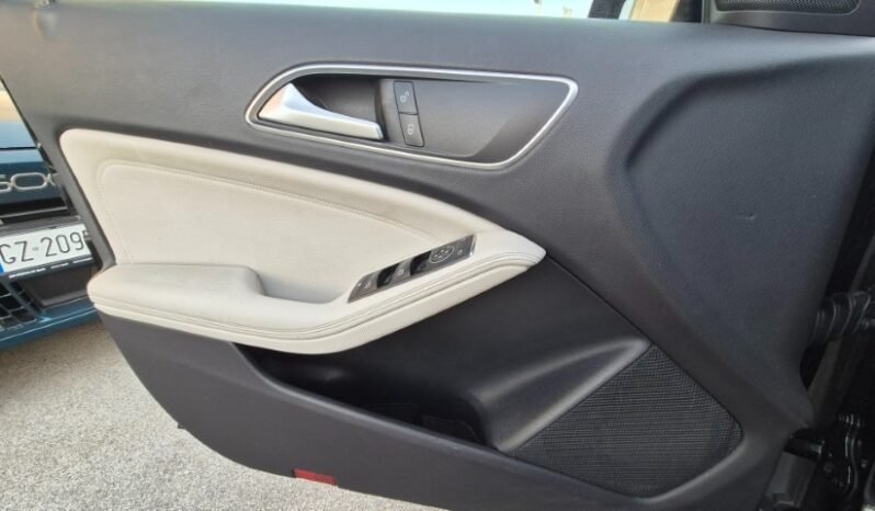 
								Mercedes A 180D 2016 completo									