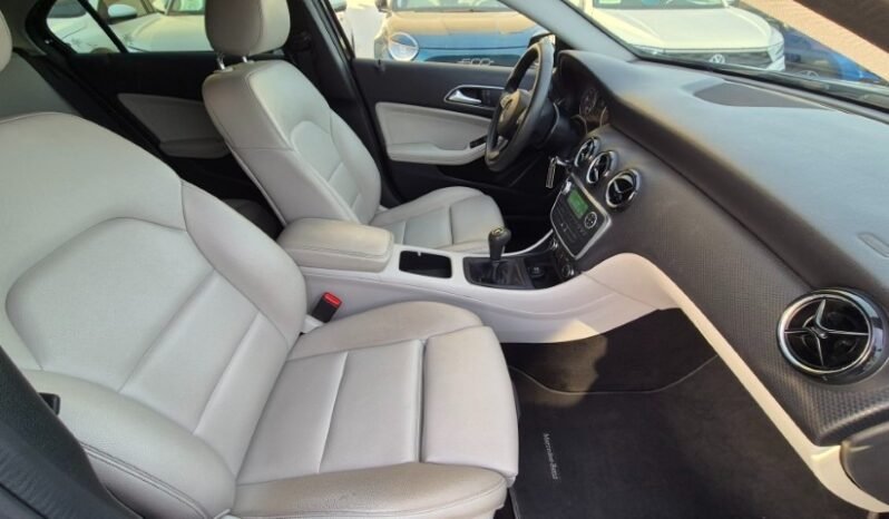 
								Mercedes A 180D 2016 completo									