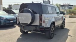 
										LAND ROVER DEFENDER AWD AUTO X-DYNAMIC SE 2026 completo									