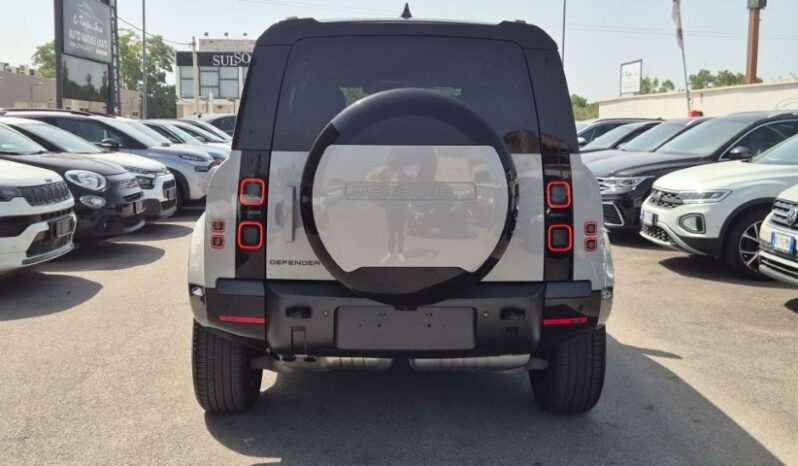 
								LAND ROVER DEFENDER AWD AUTO X-DYNAMIC SE 2026 completo									