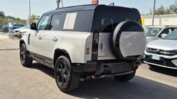 
										LAND ROVER DEFENDER AWD AUTO X-DYNAMIC SE 2026 completo									