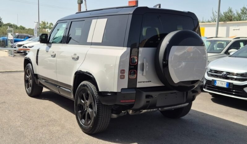 
								LAND ROVER DEFENDER AWD AUTO X-DYNAMIC SE 2026 completo									