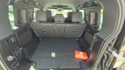 
										LAND ROVER DEFENDER AWD AUTO X-DYNAMIC SE 2026 completo									