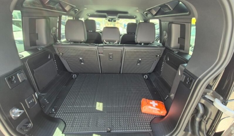 
								LAND ROVER DEFENDER AWD AUTO X-DYNAMIC SE 2026 completo									