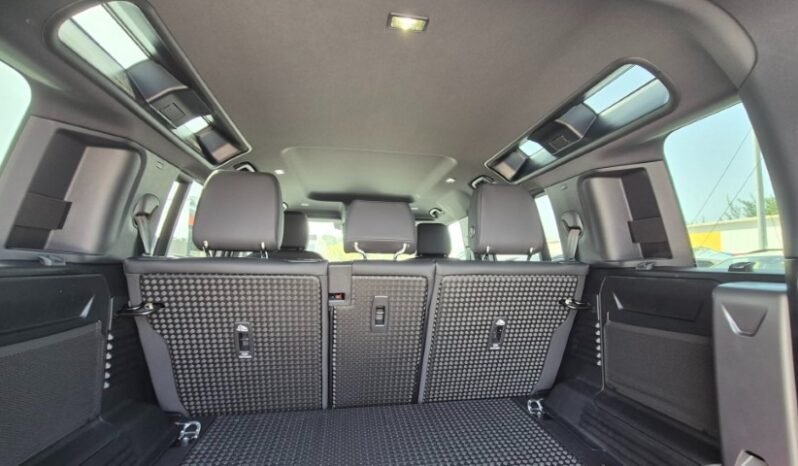 
								LAND ROVER DEFENDER AWD AUTO X-DYNAMIC SE 2026 completo									