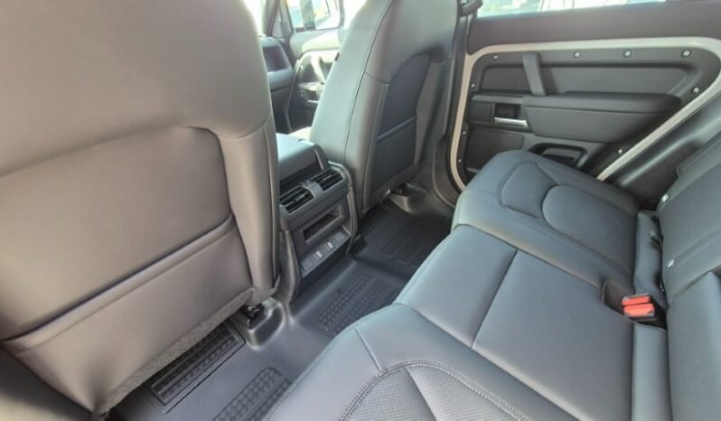 
								LAND ROVER DEFENDER AWD AUTO X-DYNAMIC SE 2026 completo									