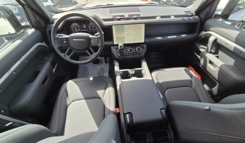 
								LAND ROVER DEFENDER AWD AUTO X-DYNAMIC SE 2026 completo									