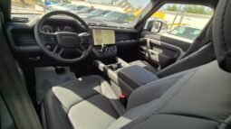 
										LAND ROVER DEFENDER AWD AUTO X-DYNAMIC SE 2026 completo									