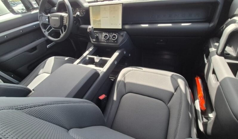 
								LAND ROVER DEFENDER AWD AUTO X-DYNAMIC SE 2026 completo									
