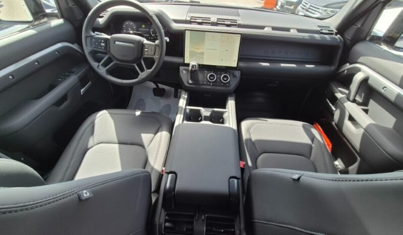 
								LAND ROVER DEFENDER AWD AUTO X-DYNAMIC SE 2026 completo									