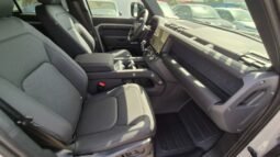 
										LAND ROVER DEFENDER AWD AUTO X-DYNAMIC SE 2026 completo									