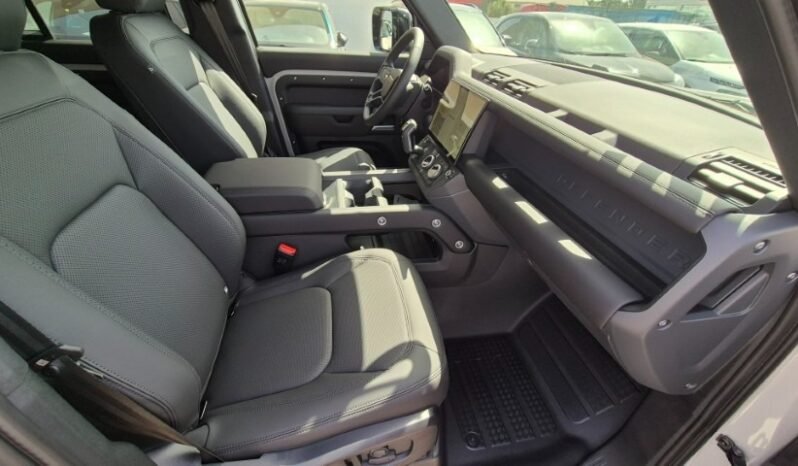 
								LAND ROVER DEFENDER AWD AUTO X-DYNAMIC SE 2026 completo									