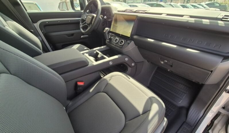 
								LAND ROVER DEFENDER AWD AUTO X-DYNAMIC SE 2026 completo									