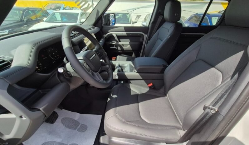 
								LAND ROVER DEFENDER AWD AUTO X-DYNAMIC SE 2026 completo									