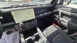 
										LAND ROVER DEFENDER AWD AUTO X-DYNAMIC SE 2026 completo									