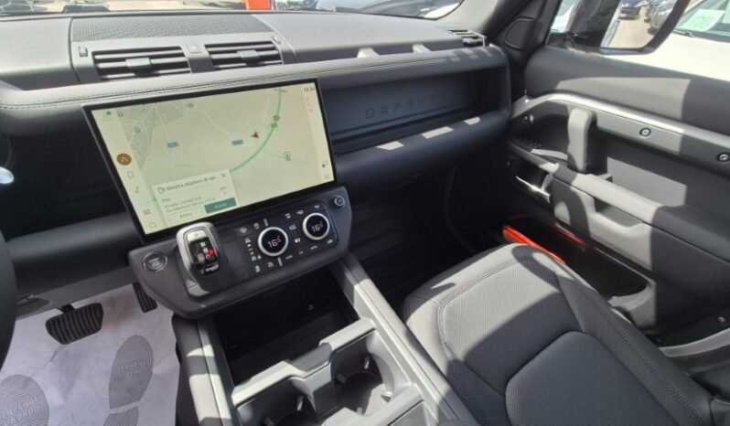 
								LAND ROVER DEFENDER AWD AUTO X-DYNAMIC SE 2026 completo									