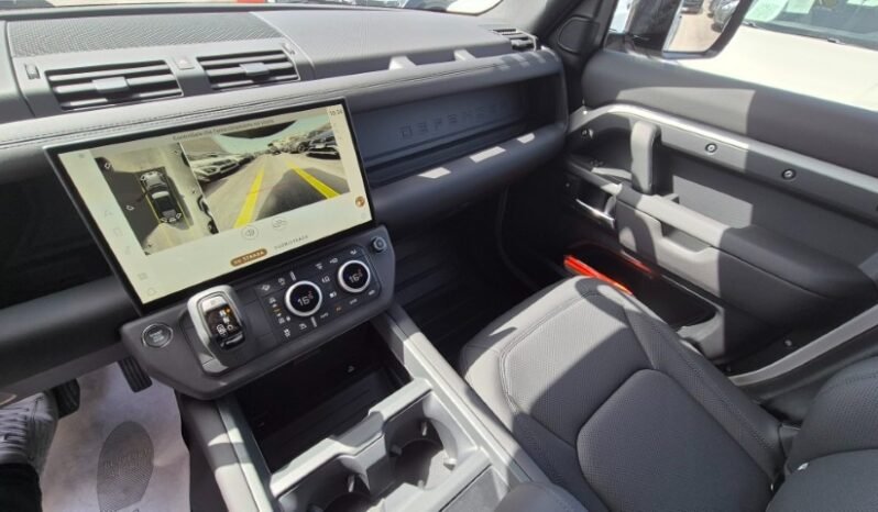 
								LAND ROVER DEFENDER AWD AUTO X-DYNAMIC SE 2026 completo									