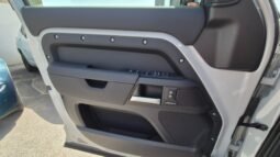 
										LAND ROVER DEFENDER AWD AUTO X-DYNAMIC SE 2026 completo									