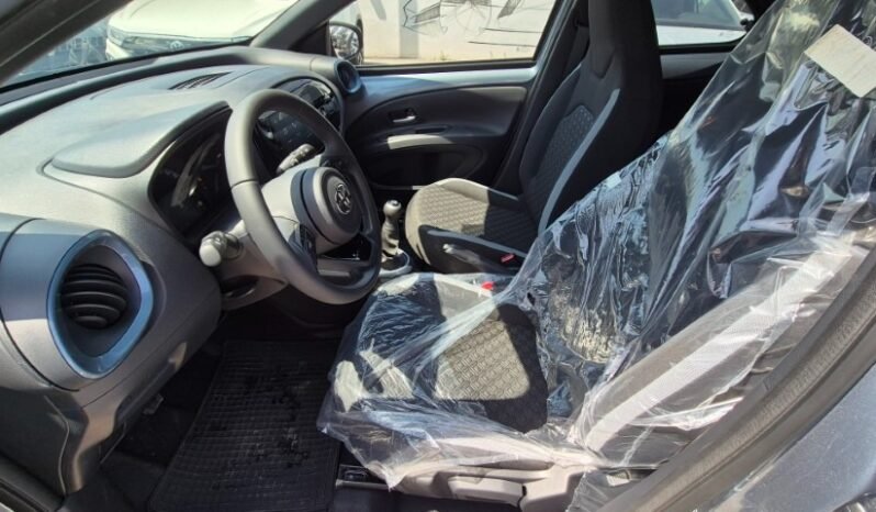 
								Toyota AYGO X 2025 completo									