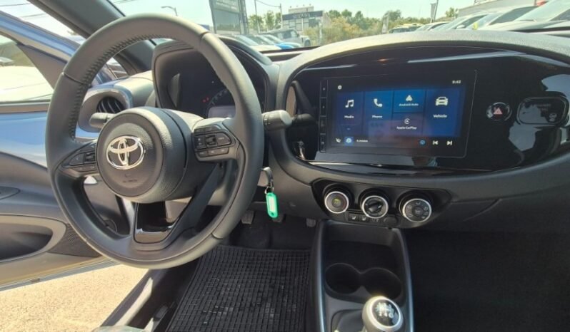
								Toyota AYGO X 2025 completo									