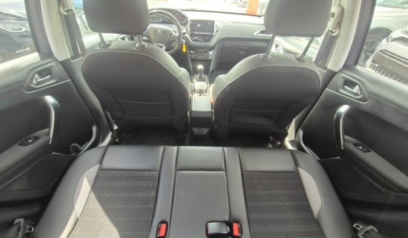 
								Peugeot 2008 BLUEHDI ALLURE 2019 completo									
