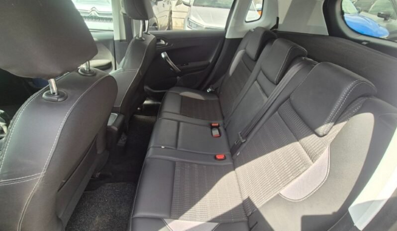 
								Peugeot 2008 BLUEHDI ALLURE 2019 completo									