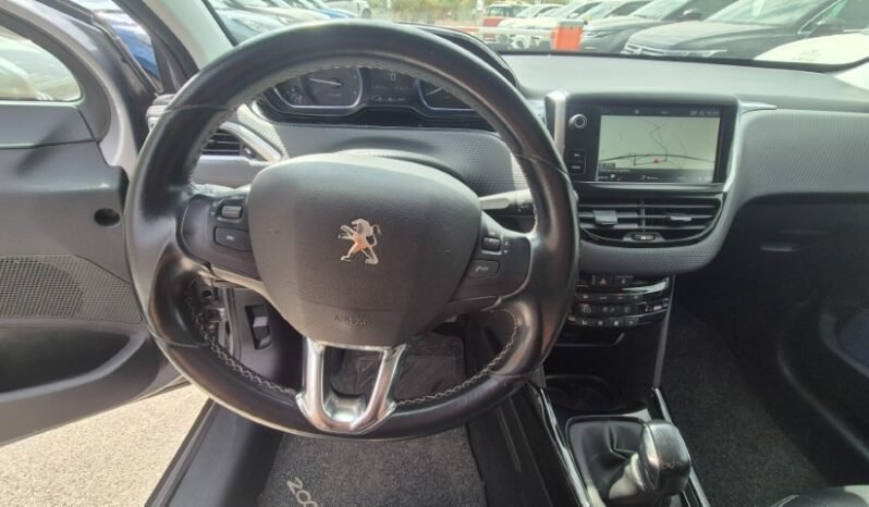 
								Peugeot 2008 BLUEHDI ALLURE 2019 completo									