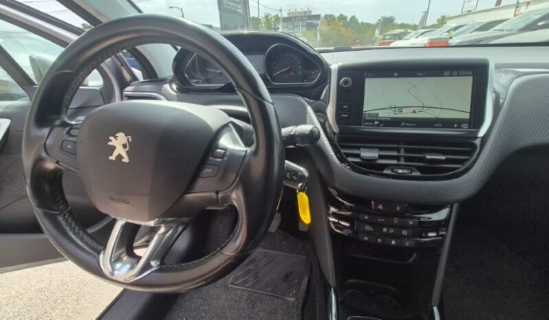 
								Peugeot 2008 BLUEHDI ALLURE 2019 completo									