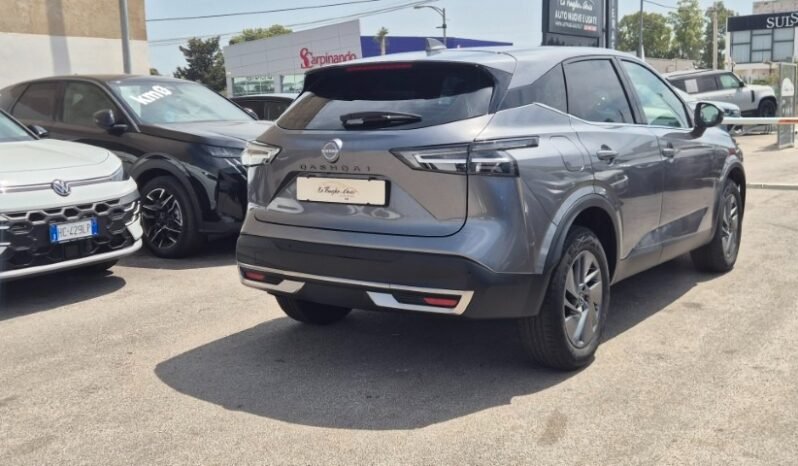 
								Nissan qashqai MHEV ACENTA 2025 completo									