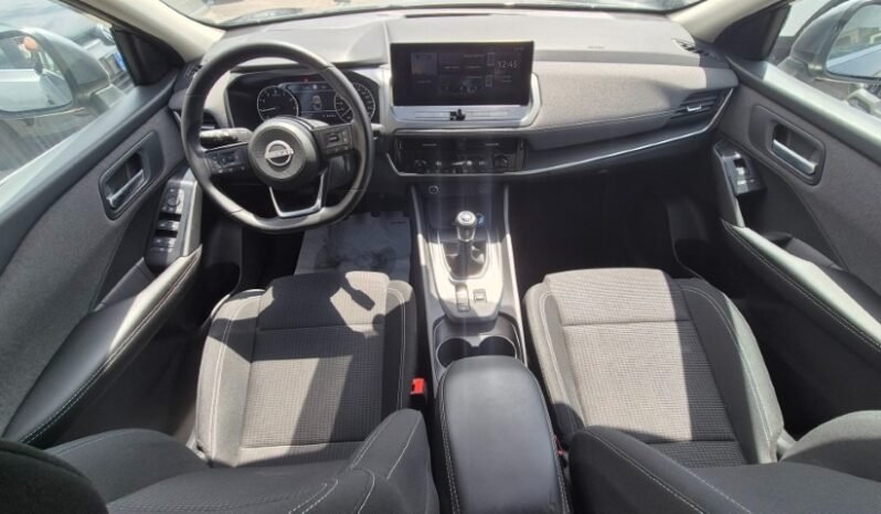 
								Nissan qashqai MHEV ACENTA 2025 completo									