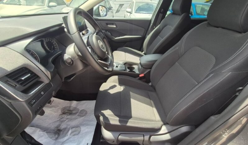 
								Nissan qashqai MHEV ACENTA 2025 completo									