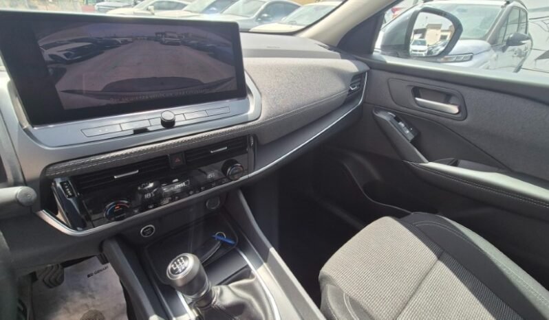 
								Nissan qashqai MHEV ACENTA 2025 completo									