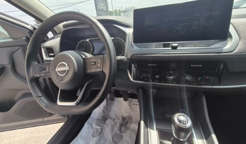 
								Nissan qashqai MHEV ACENTA 2025 completo									