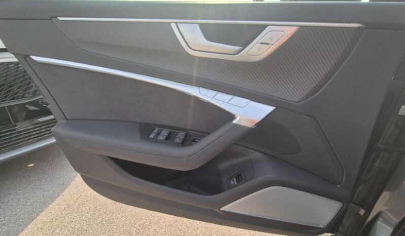 
								Audi RS6 AVANT TFSI V8 QUATTRO TIPTRONIC PERFORMANCE 2024 completo									
