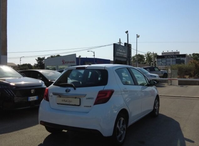 
								Toyota YARIS HYBRID ACTIVE 2016 completo									